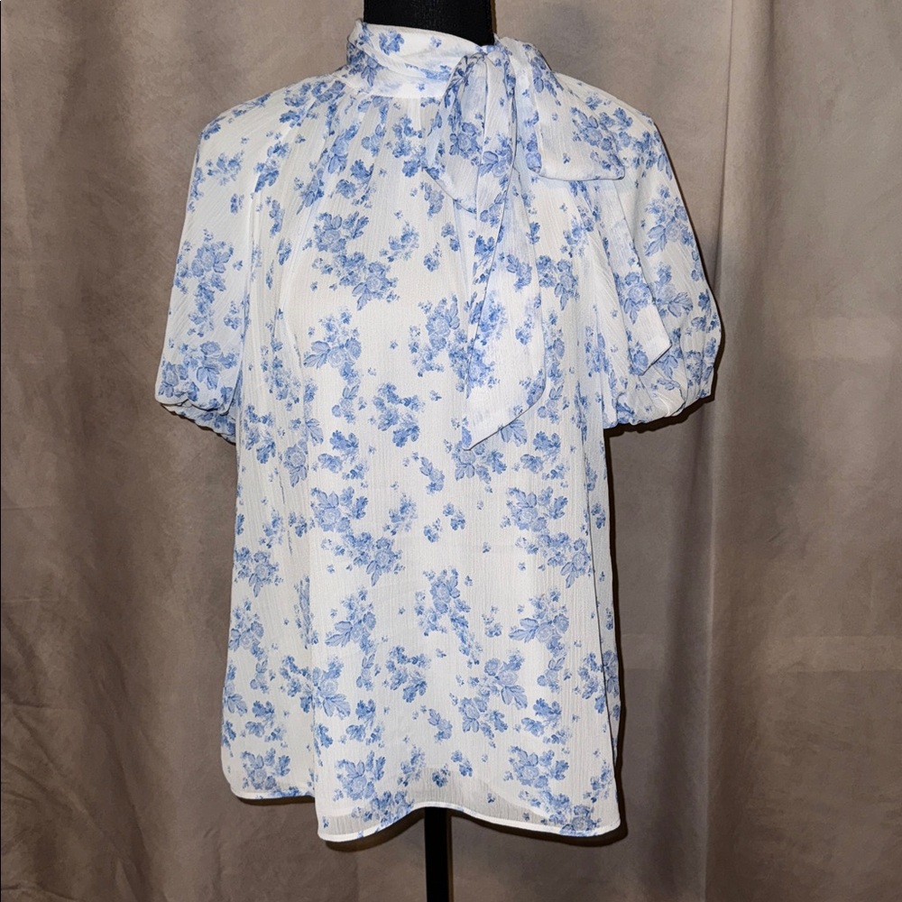 NWOT CeCe’s Floral Blue Women's Top w/ Back Cutout & Tie Neck Detail Size M